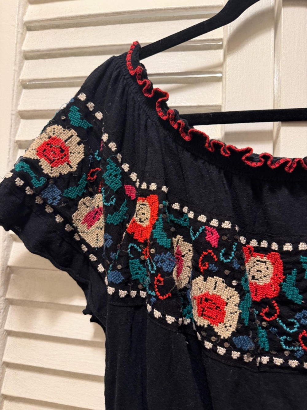 Free People 🖤 Barcelona Off-Shoulder Embroidered Top - Picture 4 of 7